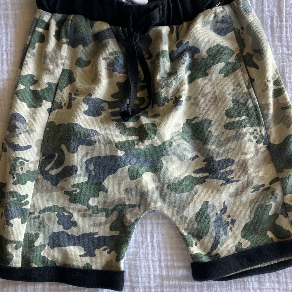 Kidding Around 4T army boys shorts NWT